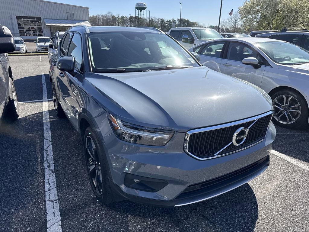Used 2021 Volvo XC40 T5 Momentum w/ Premium Package image 19