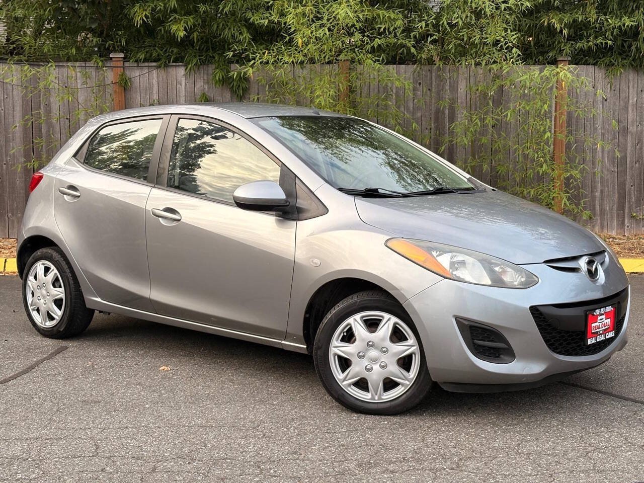Used 2014 MAZDA MAZDA2 Sport FWD image 2