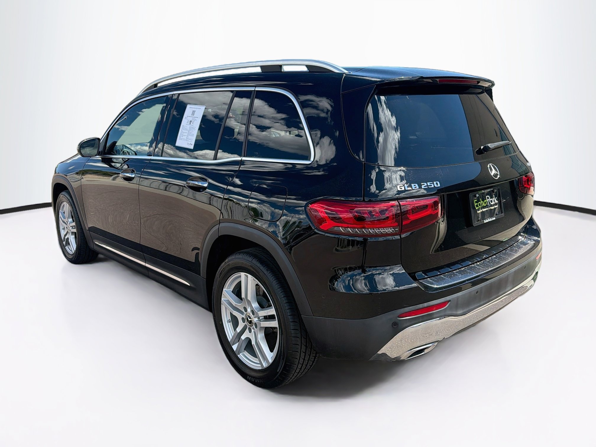 Used 2023 Mercedes-Benz GLB 250 4MATIC w/ Premium Package image 5