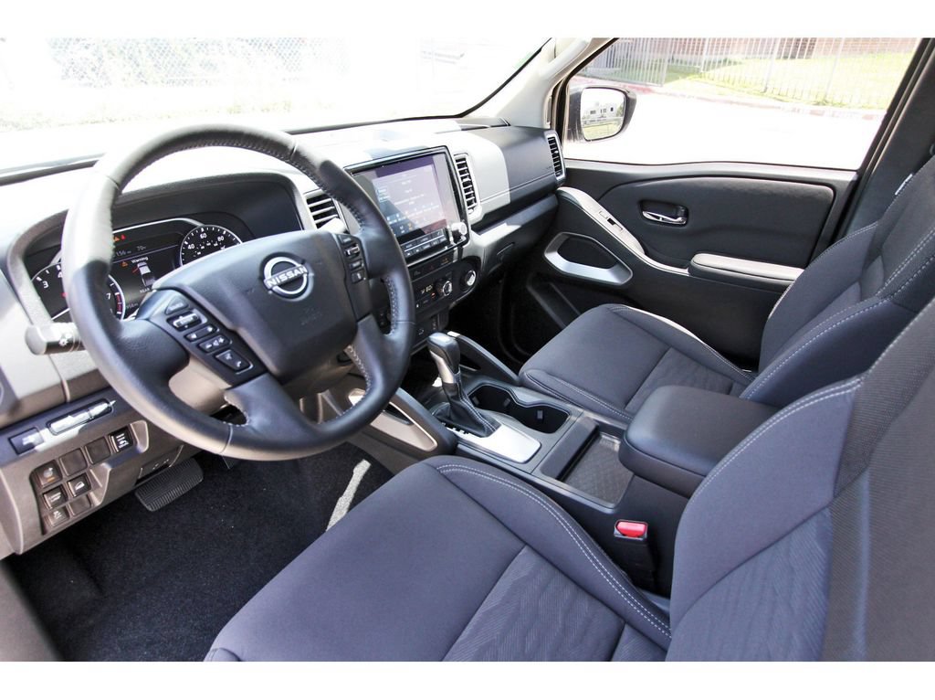 Used 2024 Nissan Frontier SV w/ SV Convenience Package AWD/4WD image 12