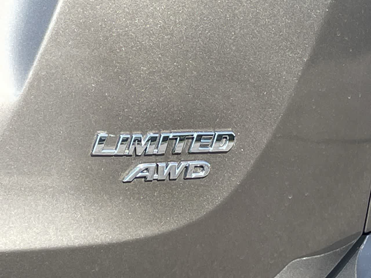 Used 2014 Toyota RAV4 Limited w/ Technology Package AWD/4WD image 39