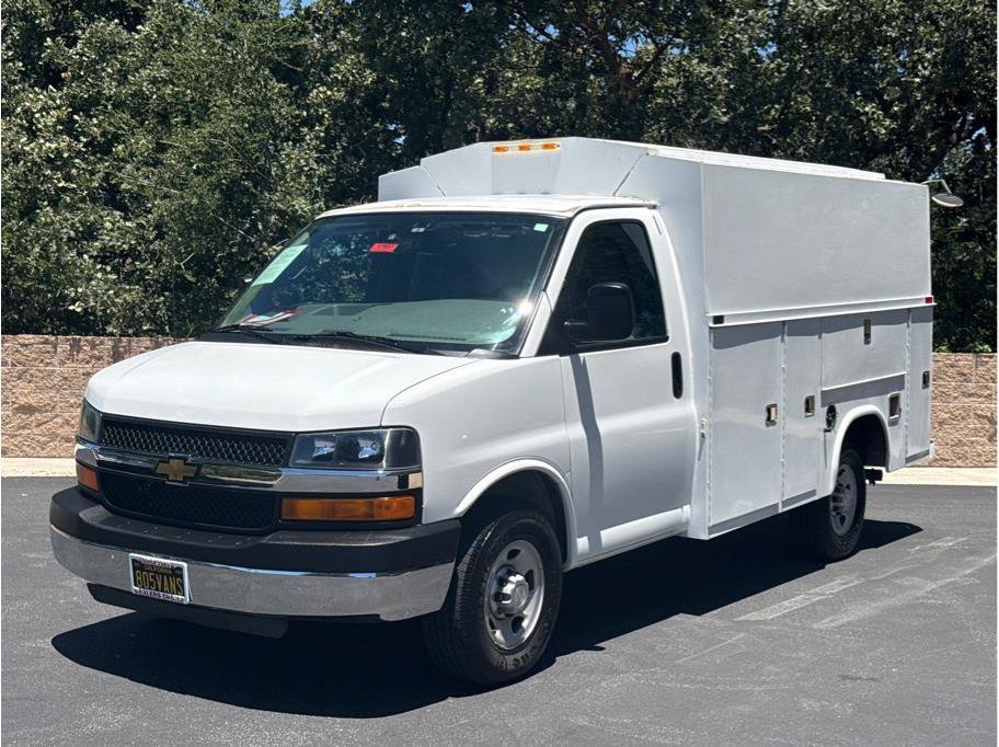 Used 2016 Chevrolet Express 3500 w/ Chrome Appearance Package RWD image 1