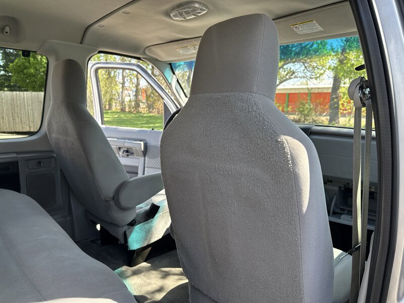 Used 2011 Ford E-350 and Econoline 350 XLT RWD image 28