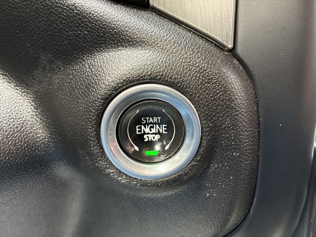 Used 2022 GMC Sierra 2500 Denali w/ Denali Black Diamond Edition image 16