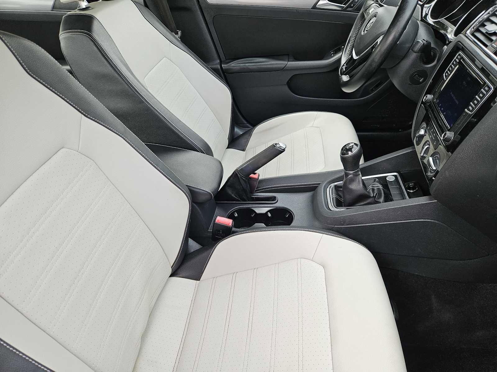 Used 2016 Volkswagen Jetta Sport image 14