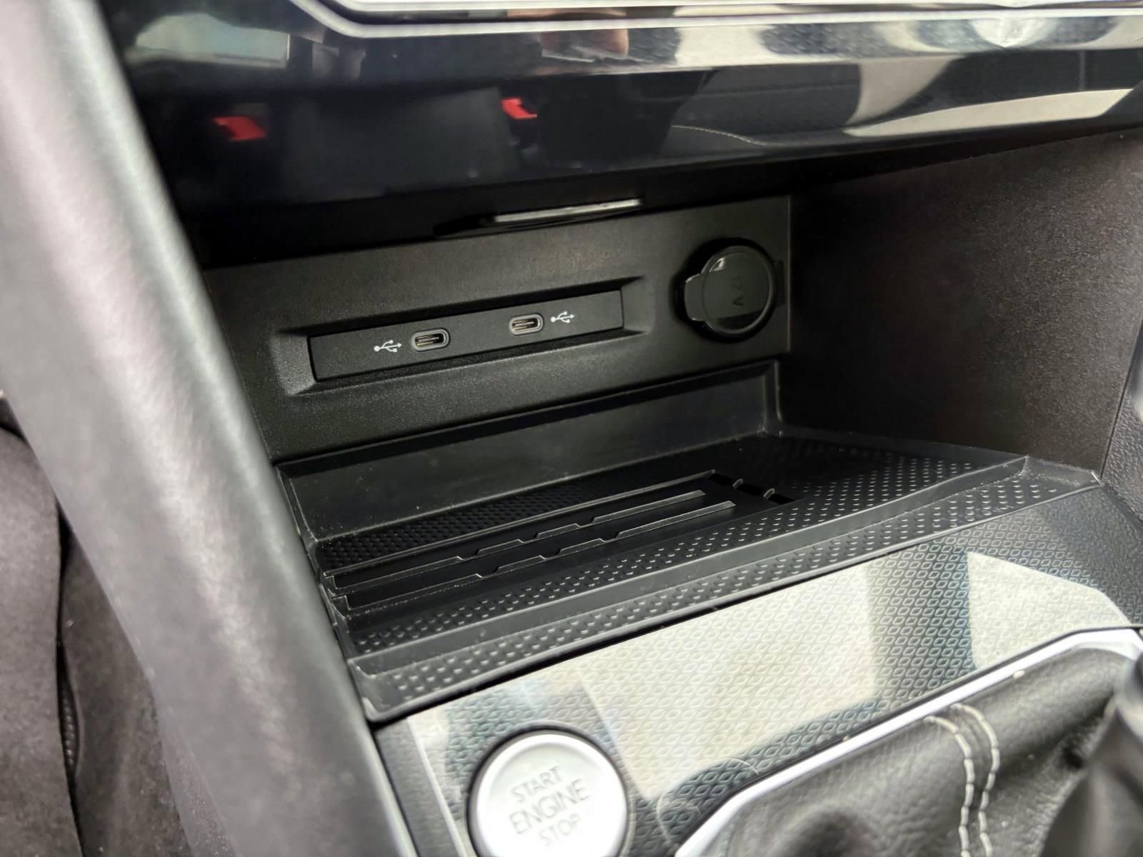 Used 2025 Volkswagen Taos SEL image 22