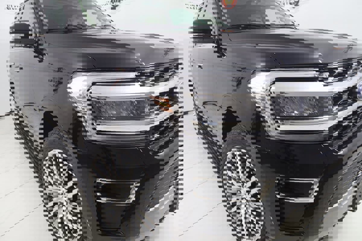 Used 2022 Ford Expedition Limited image 19
