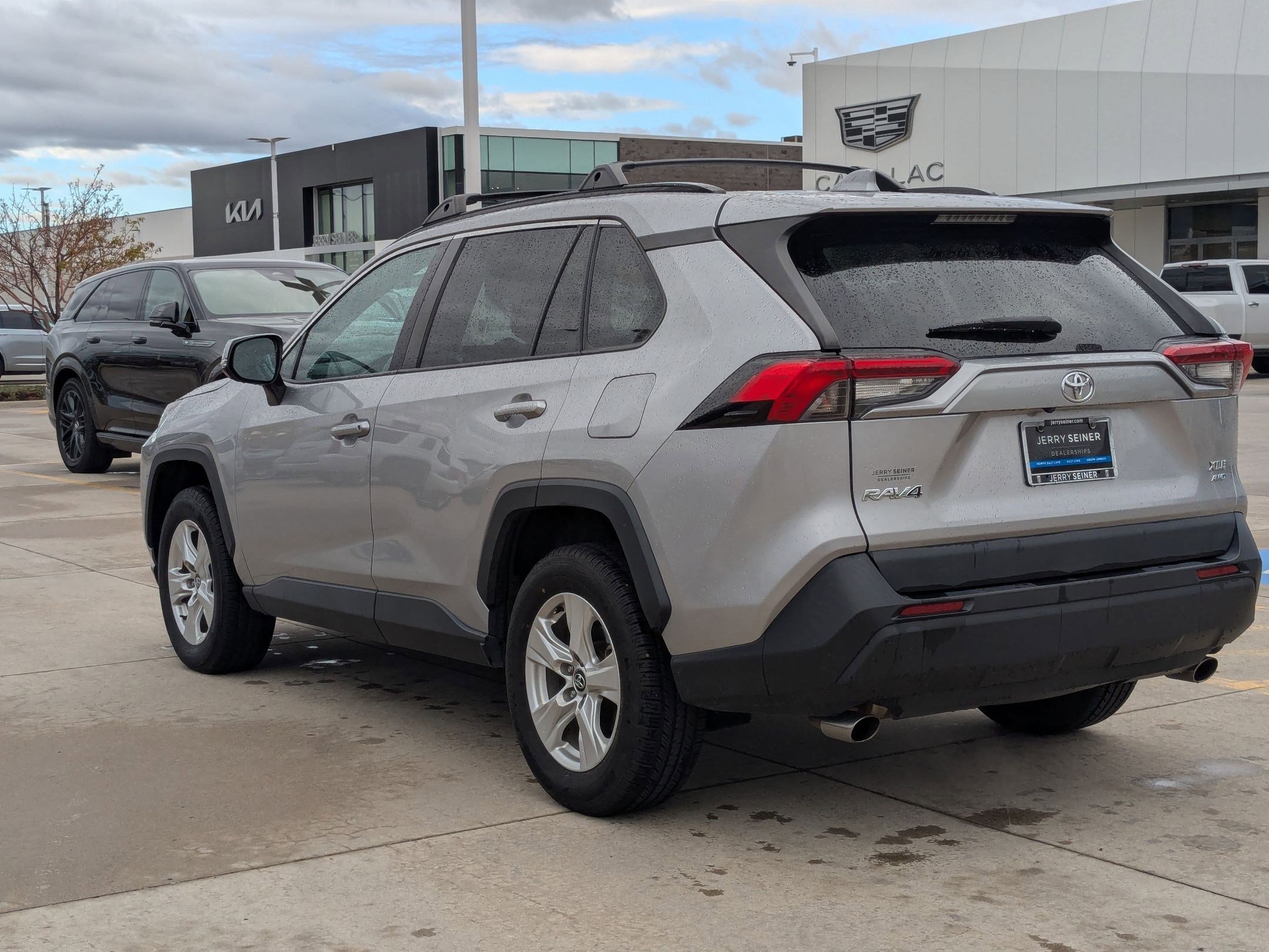 Used 2020 Toyota RAV4 XLE image 3