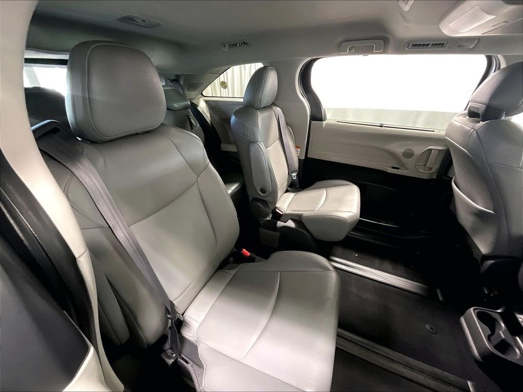 Used 2021 Toyota Sienna XLE w/ XLE Plus Package AWD/4WD image 16
