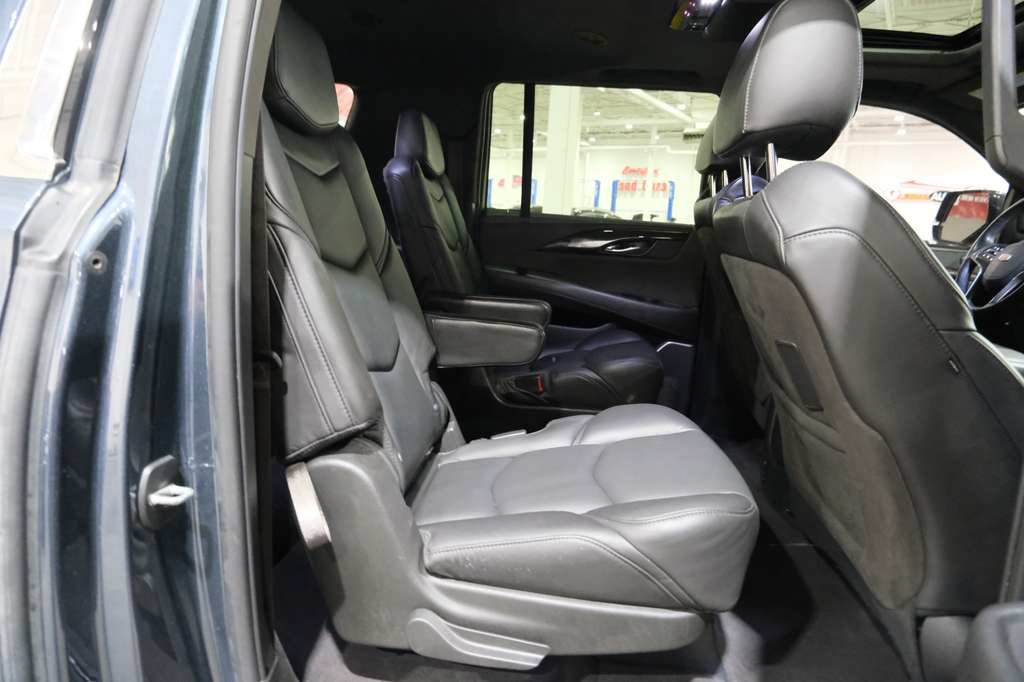 Used 2020 Cadillac Escalade ESV Platinum AWD/4WD image 27
