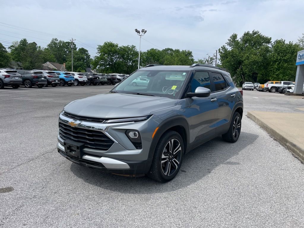 Used 2024 Chevrolet TrailBlazer LT w/ Driver Confidence Package FWD image 4