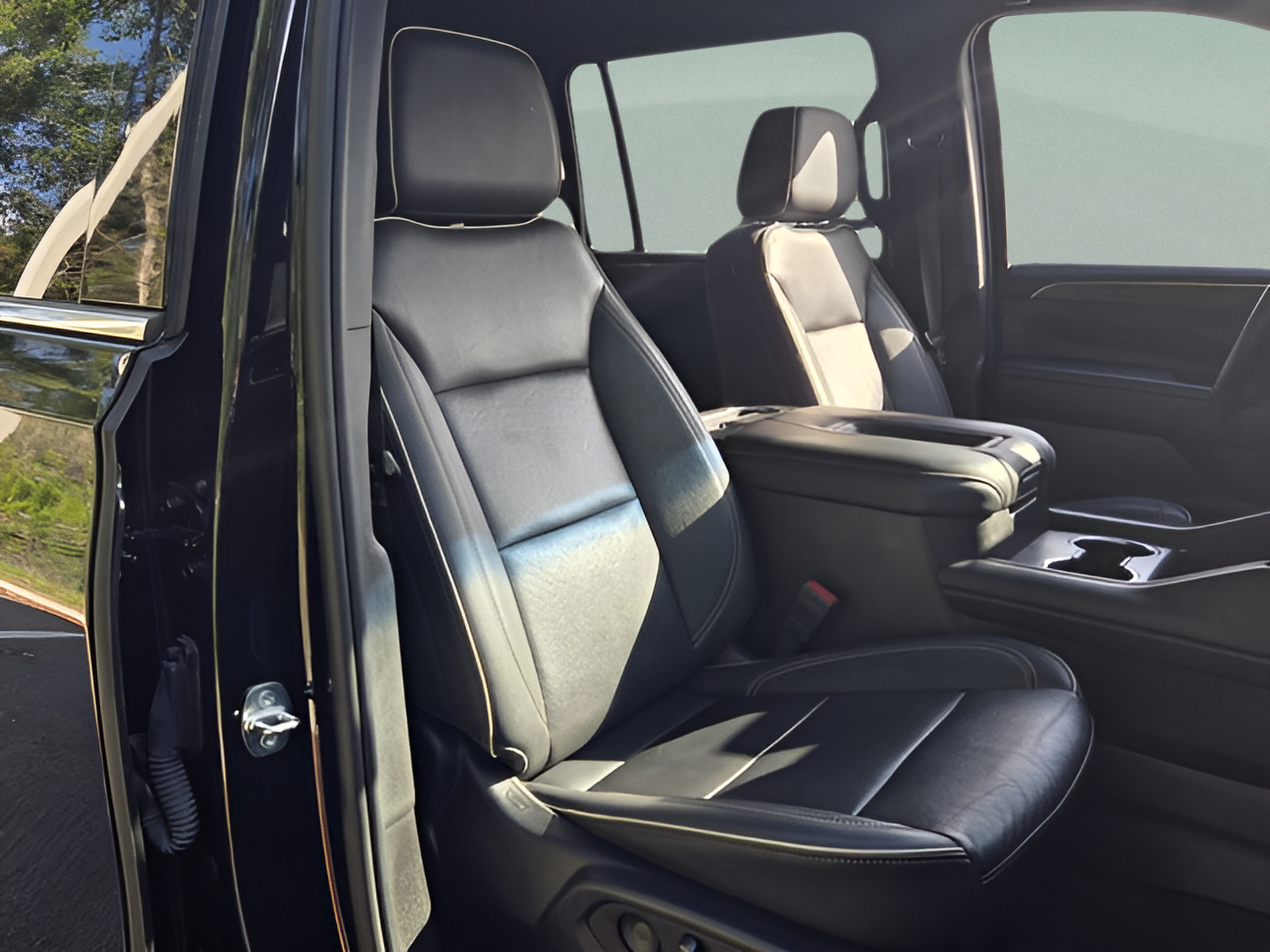 Used 2024 Chevrolet Suburban Premier AWD/4WD image 15