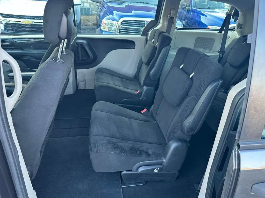 Used 2016 Dodge Grand Caravan American Value Package w/ UConnect Hands-Free Group image 20