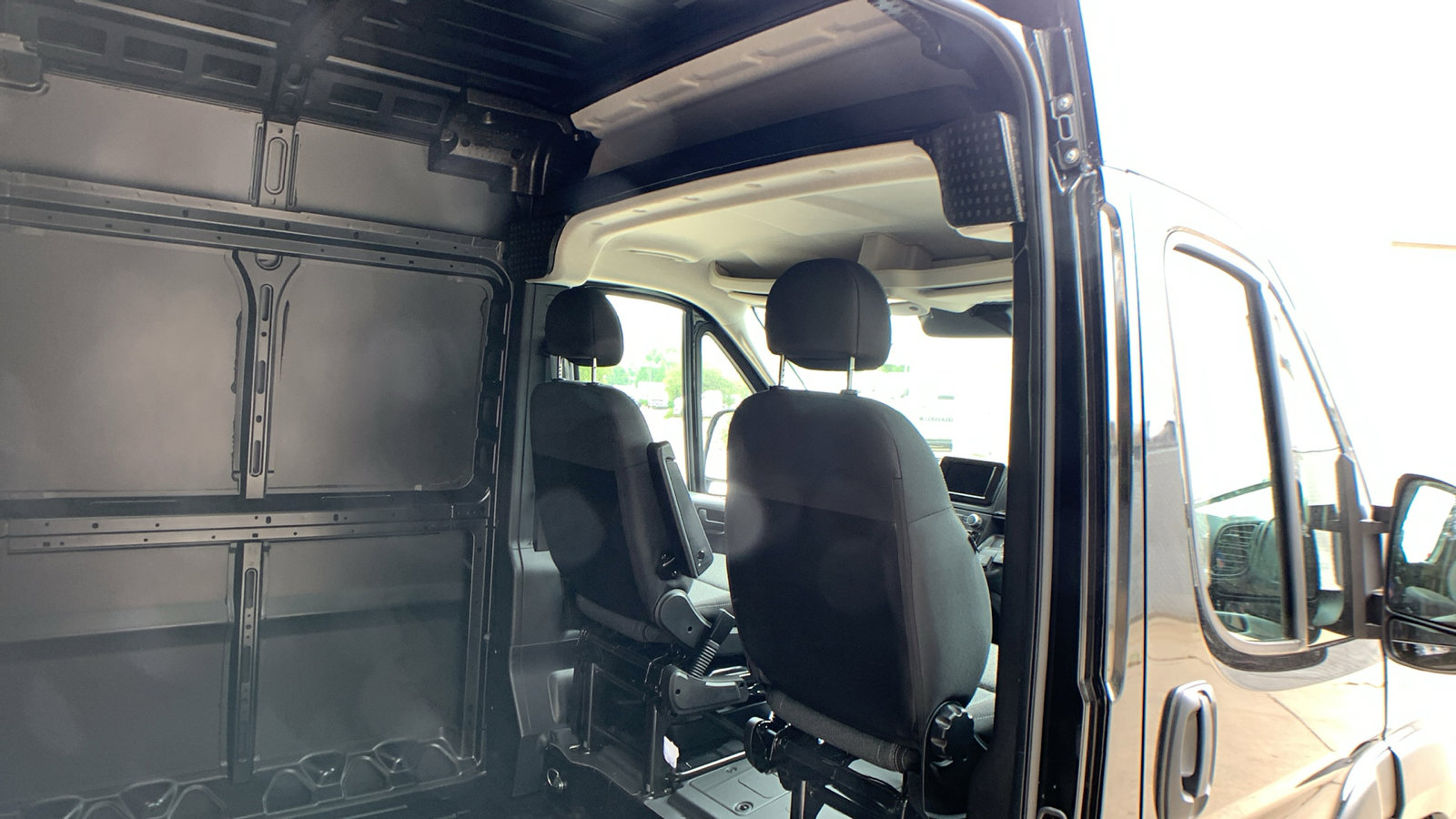 New 2025 RAM ProMaster 2500 w/ Convenience Group image 27