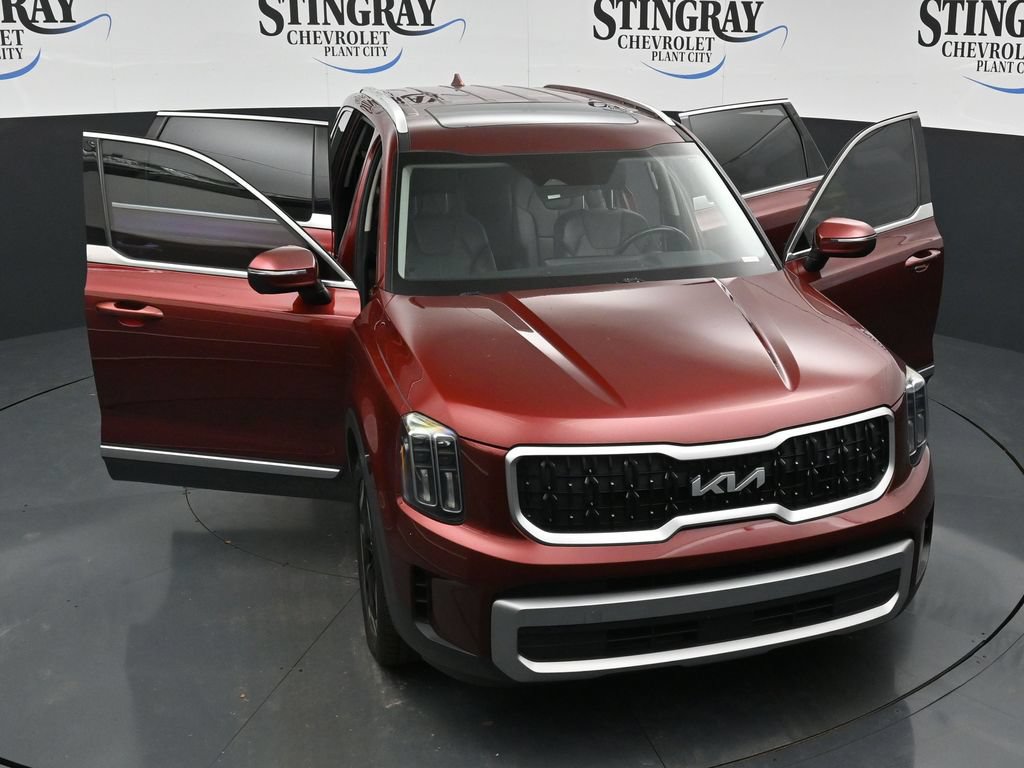 Used 2023 Kia Telluride EX w/ EX Captain's Chair Package FWD image 34