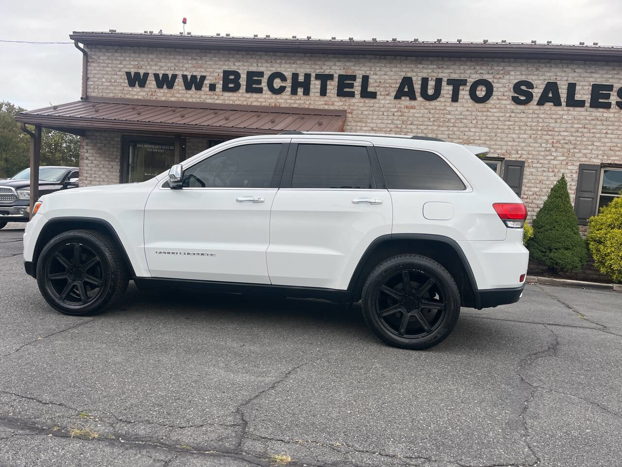 Used 2014 Jeep Grand Cherokee Limited w/ Luxury Group II
