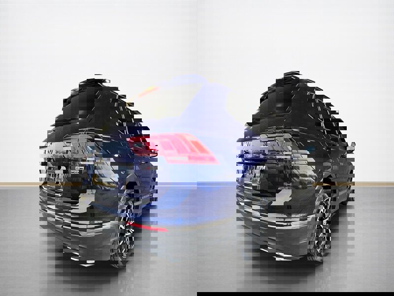 Used 2021 Volkswagen Tiguan SE w/ Panoramic Sunroof Package AWD/4WD image 4