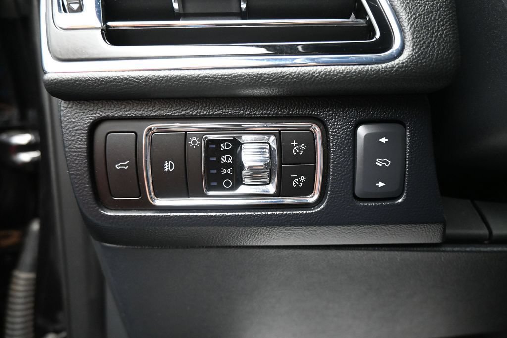 Used 2023 Lincoln Navigator Reserve AWD/4WD image 13