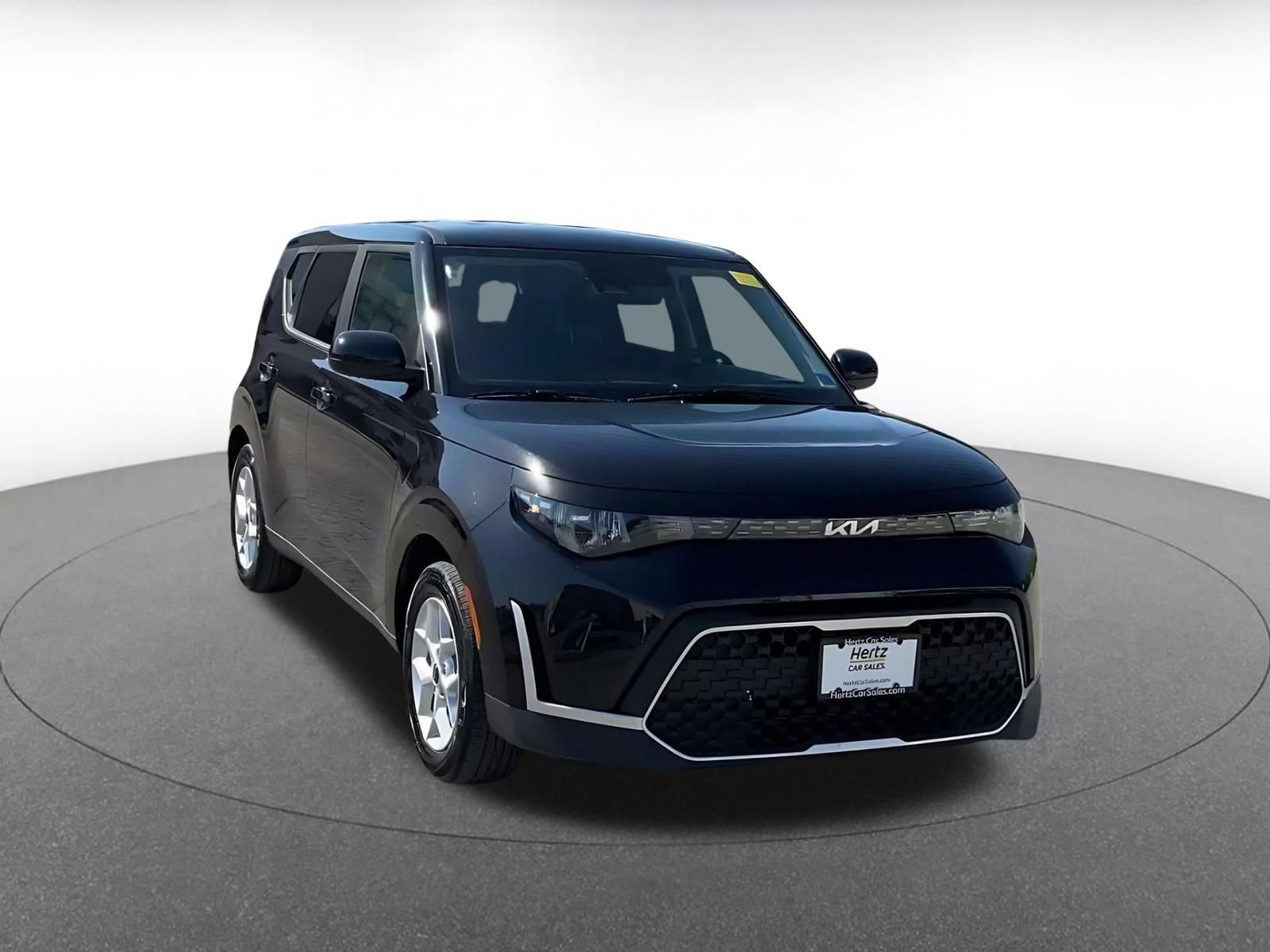 Used 2025 Kia Soul LX w/ LX Technology Package FWD image 3
