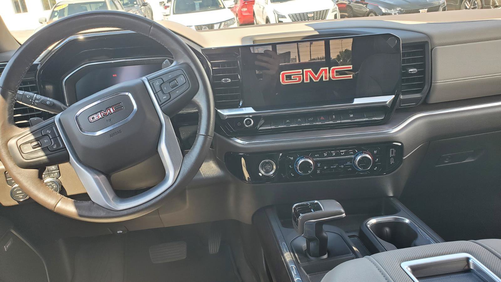 Used 2022 GMC Sierra 1500 SLT w/ SLT Convenience Package AWD/4WD image 7