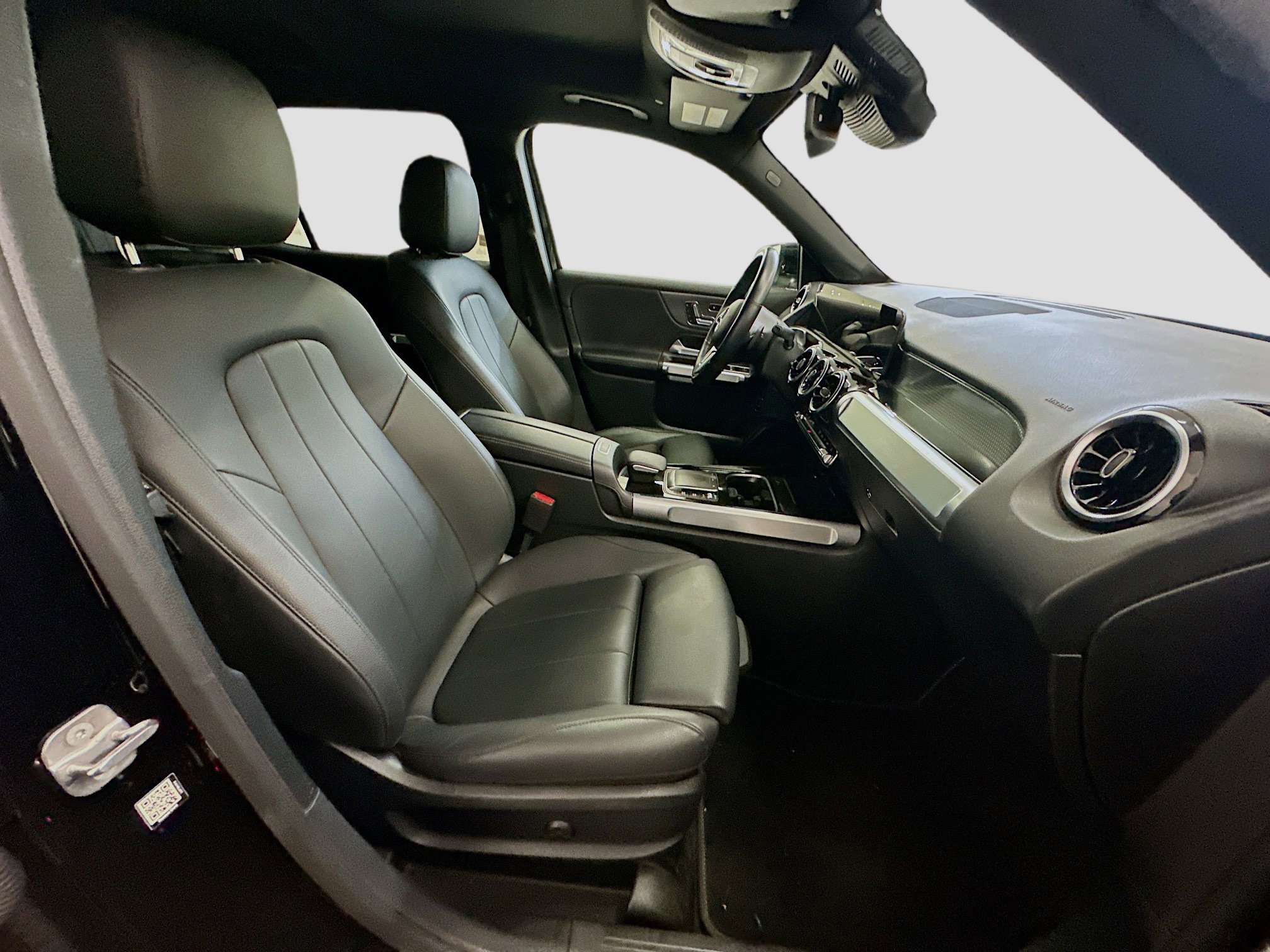 Used 2023 Mercedes-Benz GLB 250 4MATIC image 35