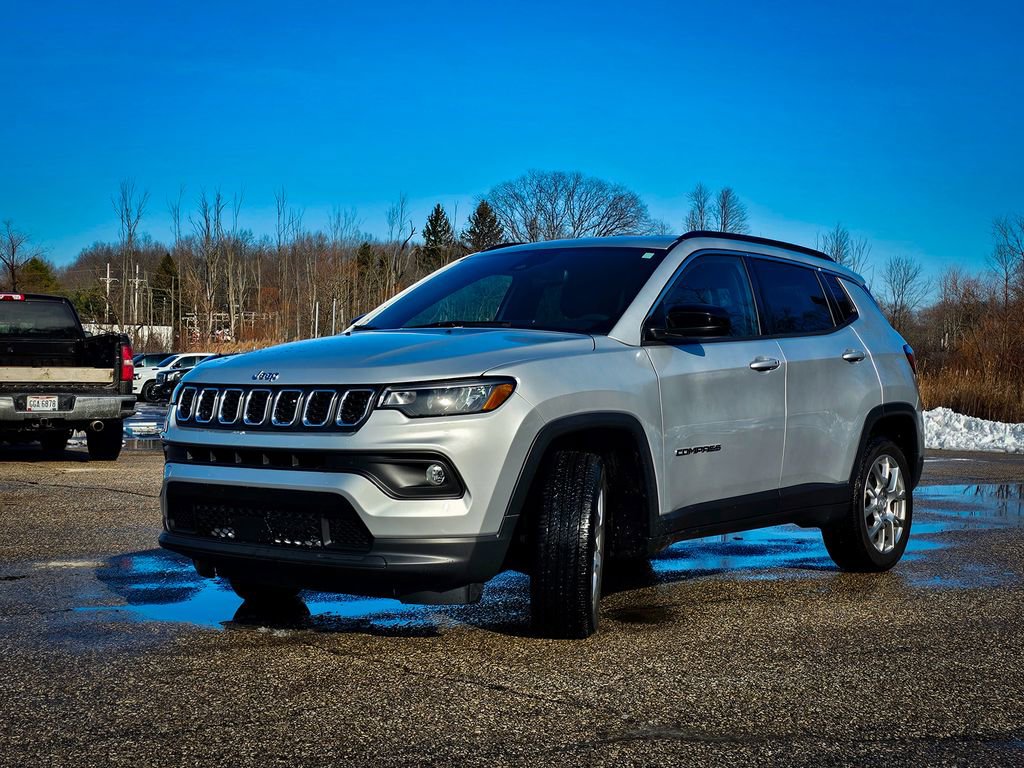 Used 2024 Jeep Compass Latitude image 7