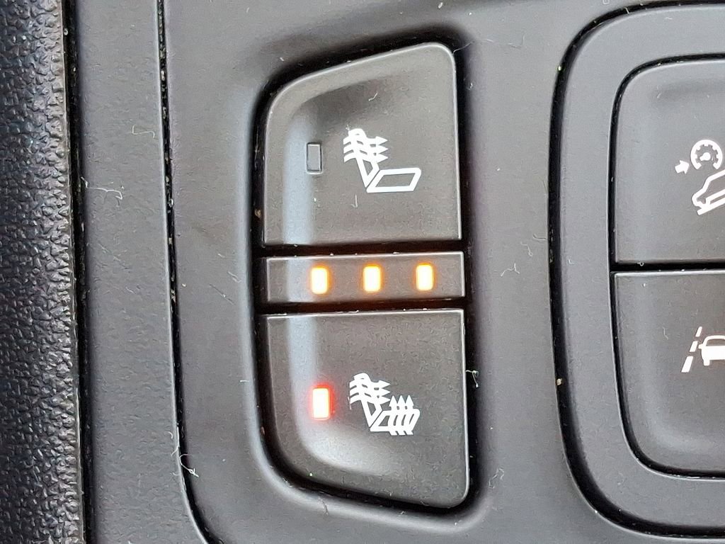 Used 2023 GMC Terrain SLE w/ Driver Convenience Package image 24