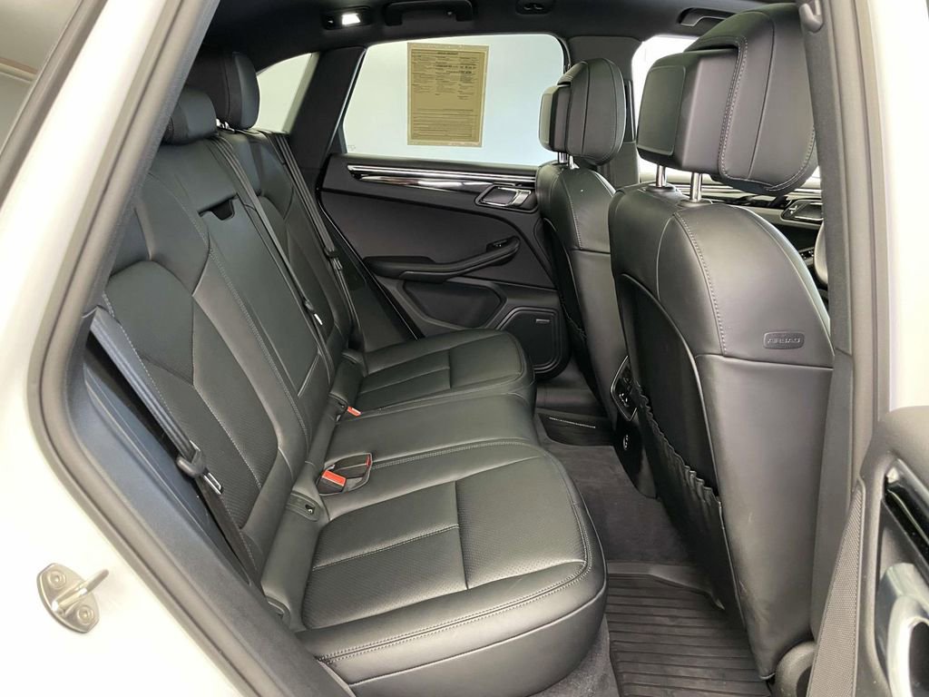 Certified 2025 Porsche Macan image 22