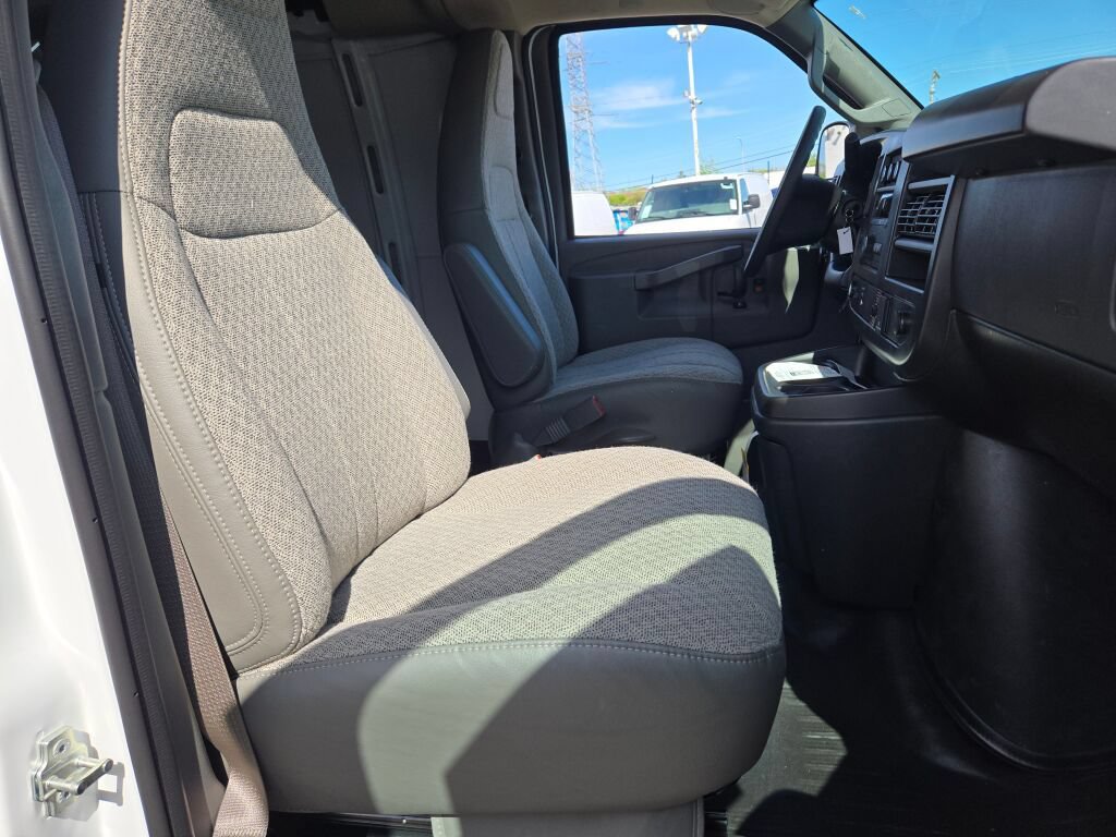 New 2026 Chevrolet Express 2500 w/ Communications Package RWD image 6