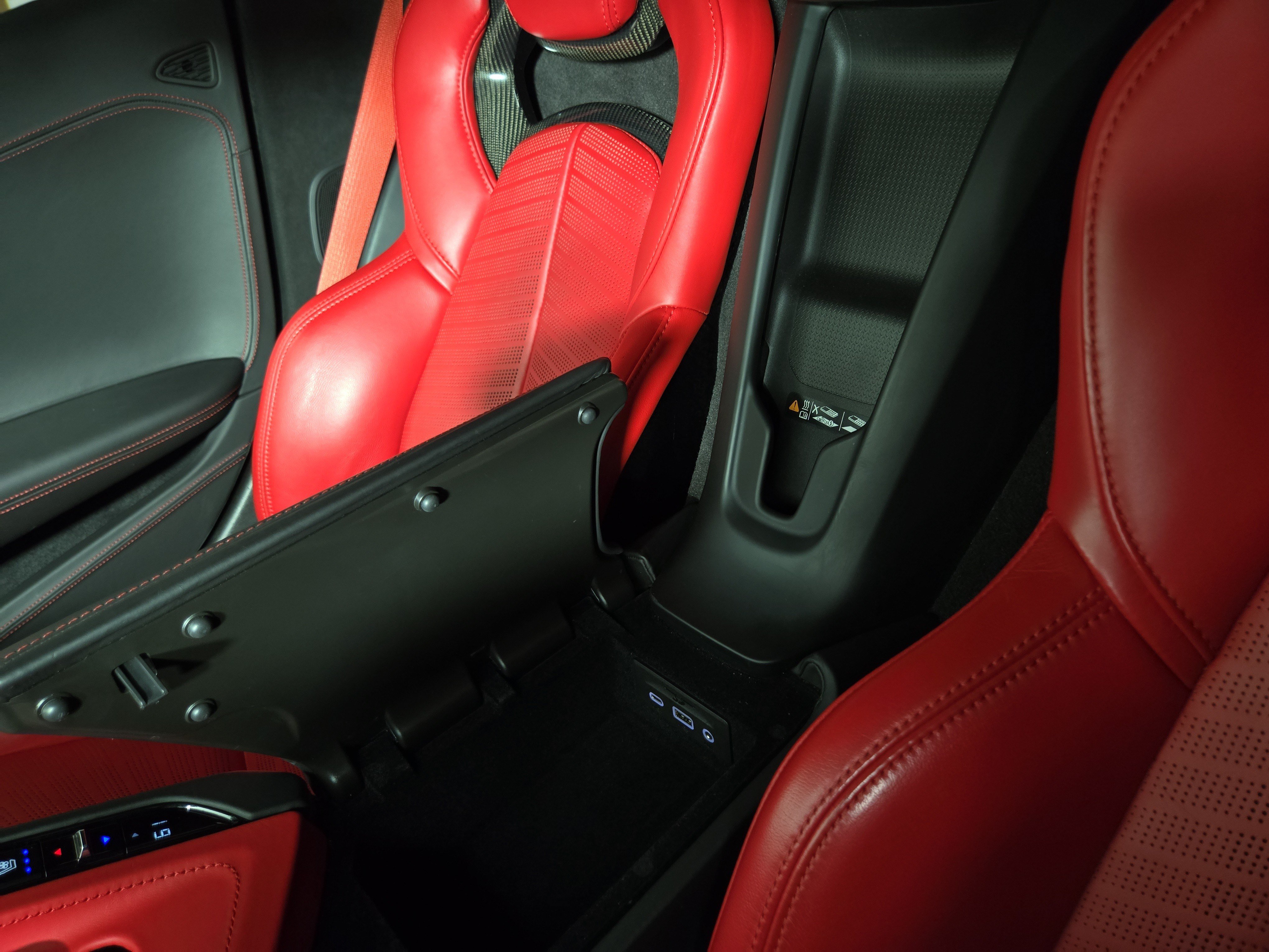 Used 2022 Chevrolet Corvette Stingray Premium Conv w/ Battery Protection Package RWD image 28
