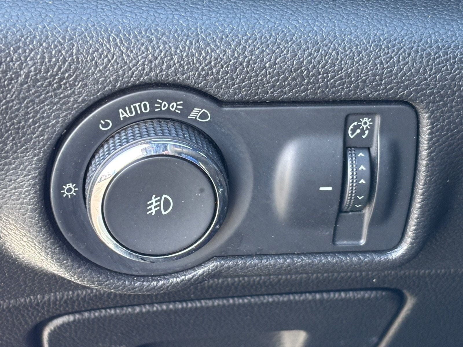 Used 2019 Buick Cascada Premium FWD image 23