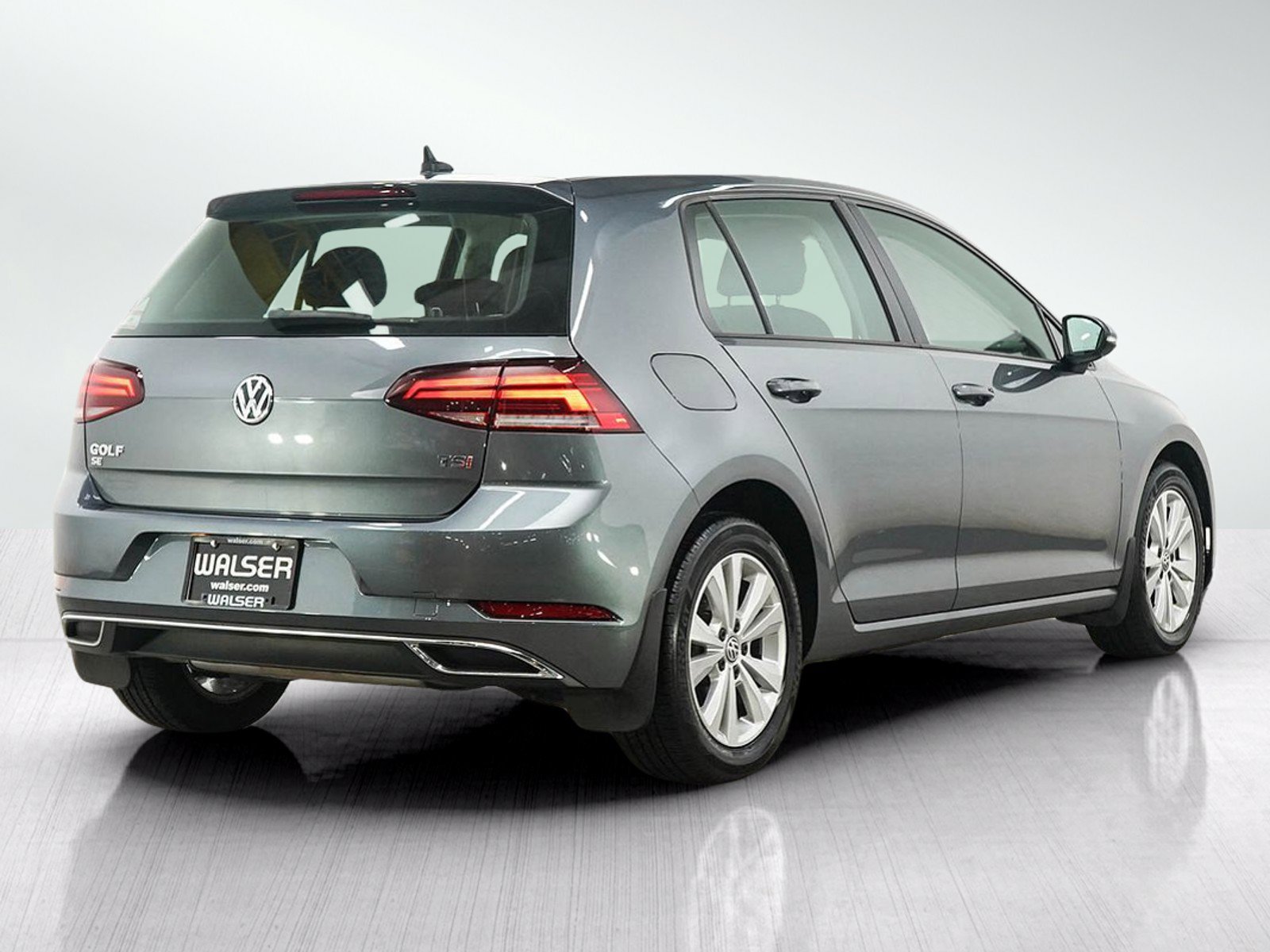 Used 2018 Volkswagen Golf SE FWD image 5