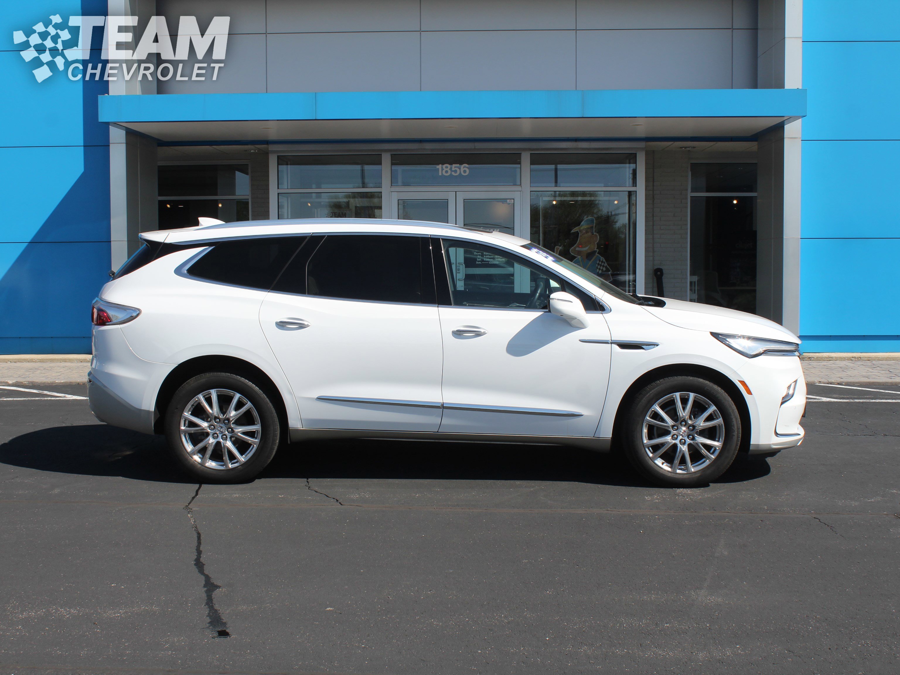 Used 2023 Buick Enclave Essence w/ Experience Buick Package AWD/4WD image 3