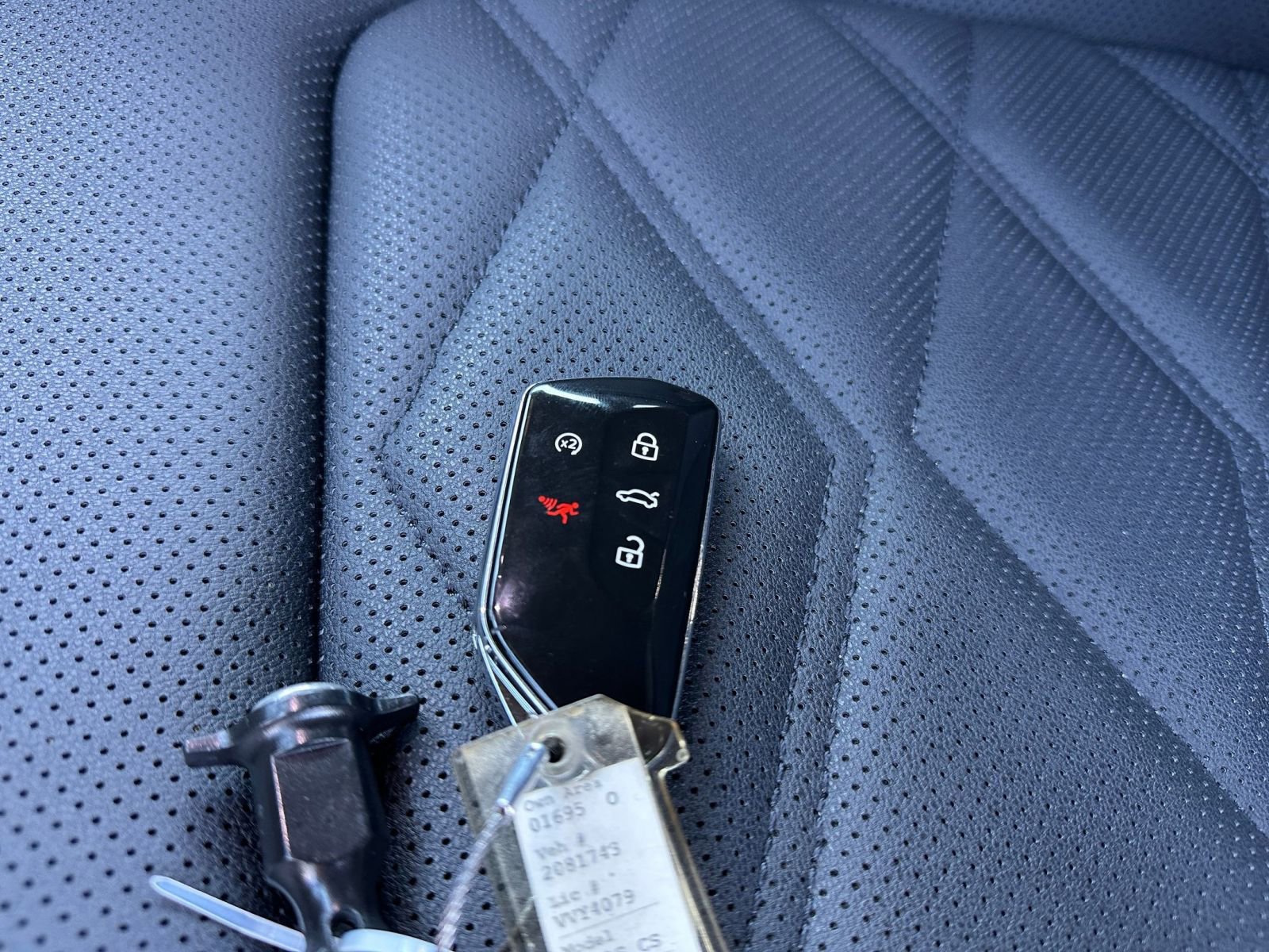 Used 2025 Volkswagen Atlas Cross Sport SE image 27