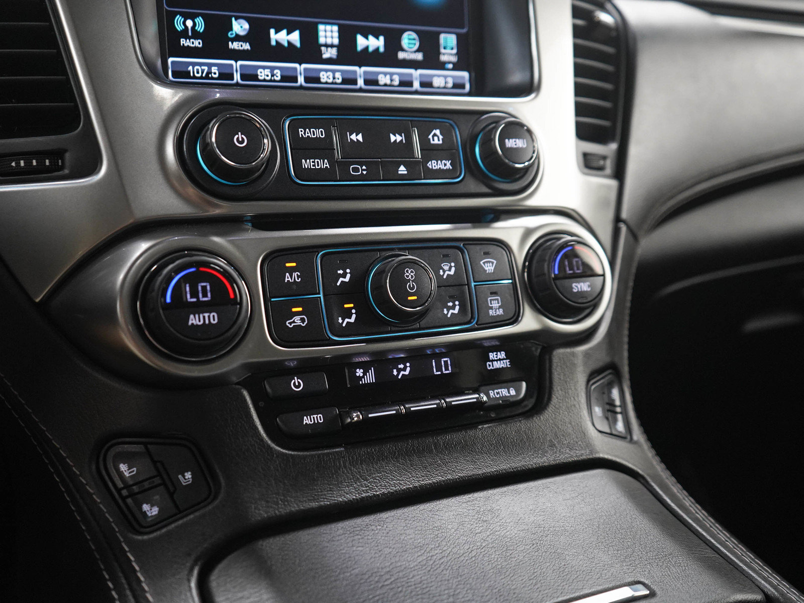 Used 2019 Chevrolet Suburban Premier AWD/4WD image 24