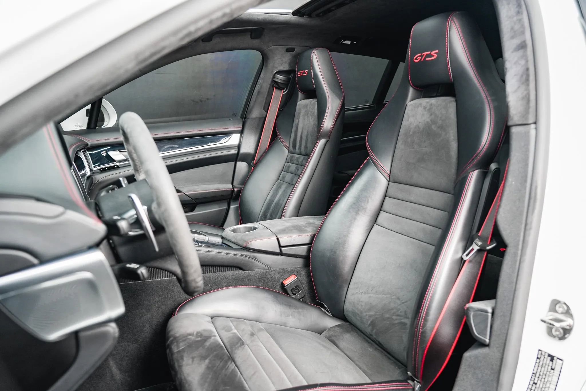 Used 2015 Porsche Panamera GTS w/ Premium Package Plus image 39