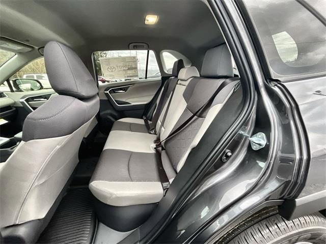Used 2025 Toyota RAV4 XLE AWD/4WD image 29
