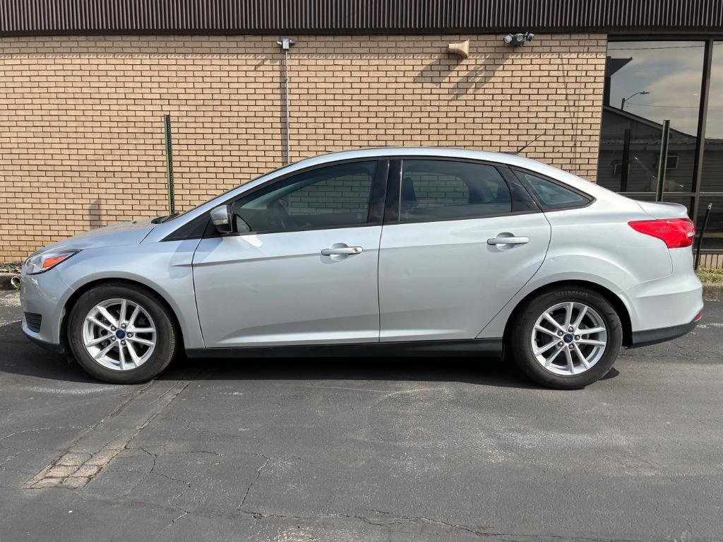 Used 2016 Ford Focus SE image 2