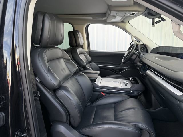 Used 2025 Lincoln Navigator Reserve image 29