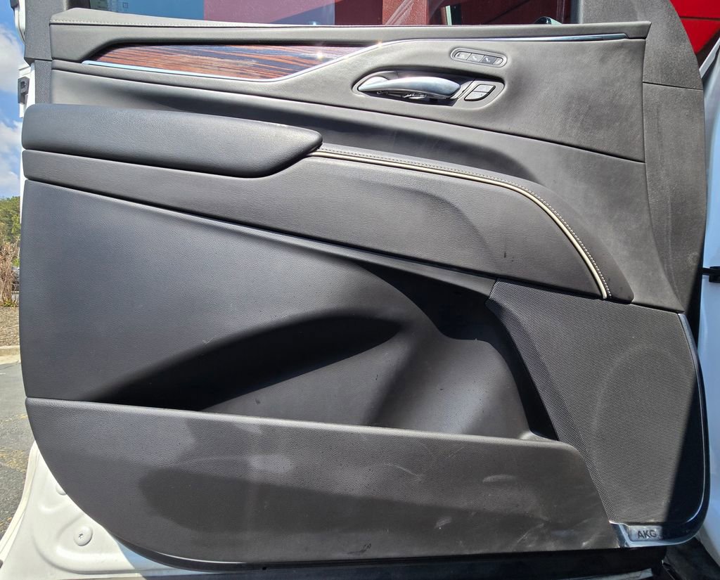 Used 2021 Cadillac Escalade ESV Premium Luxury image 19