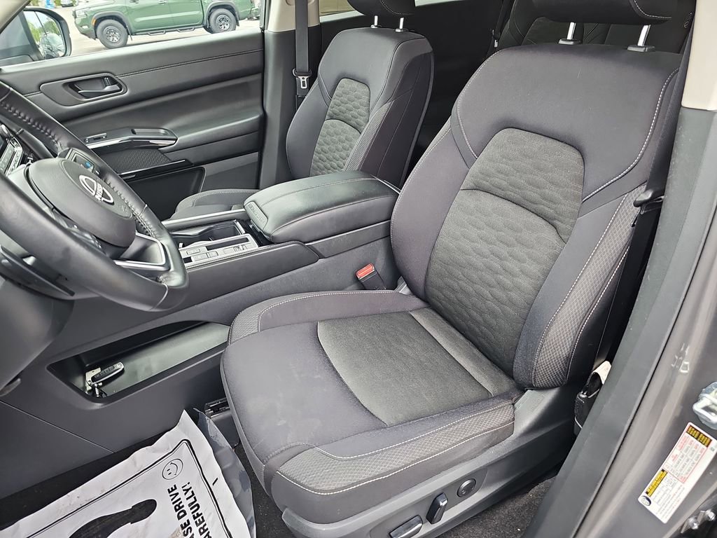 Used 2024 Nissan Pathfinder SV FWD image 19