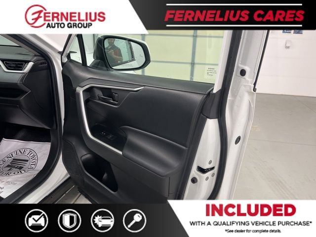 Used 2022 Toyota RAV4 LE image 17