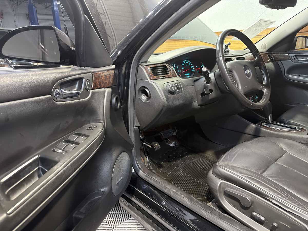 Used 2013 Chevrolet Impala LTZ FWD image 15