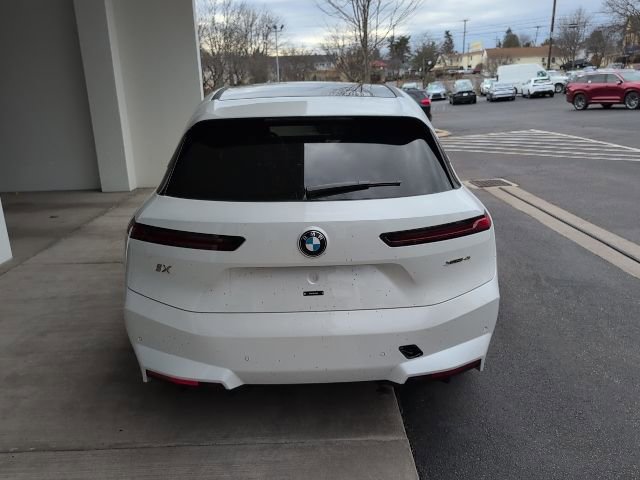 New 2026 BMW iX xDrive45 image 4