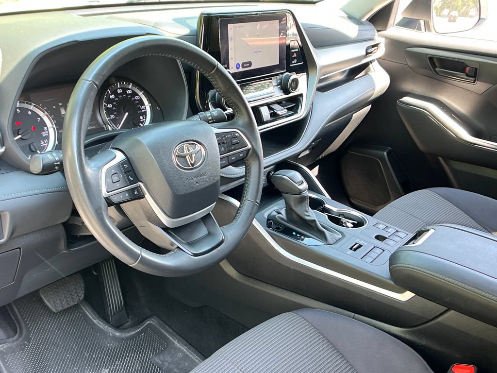 Certified 2024 Toyota Highlander LE AWD/4WD image 10