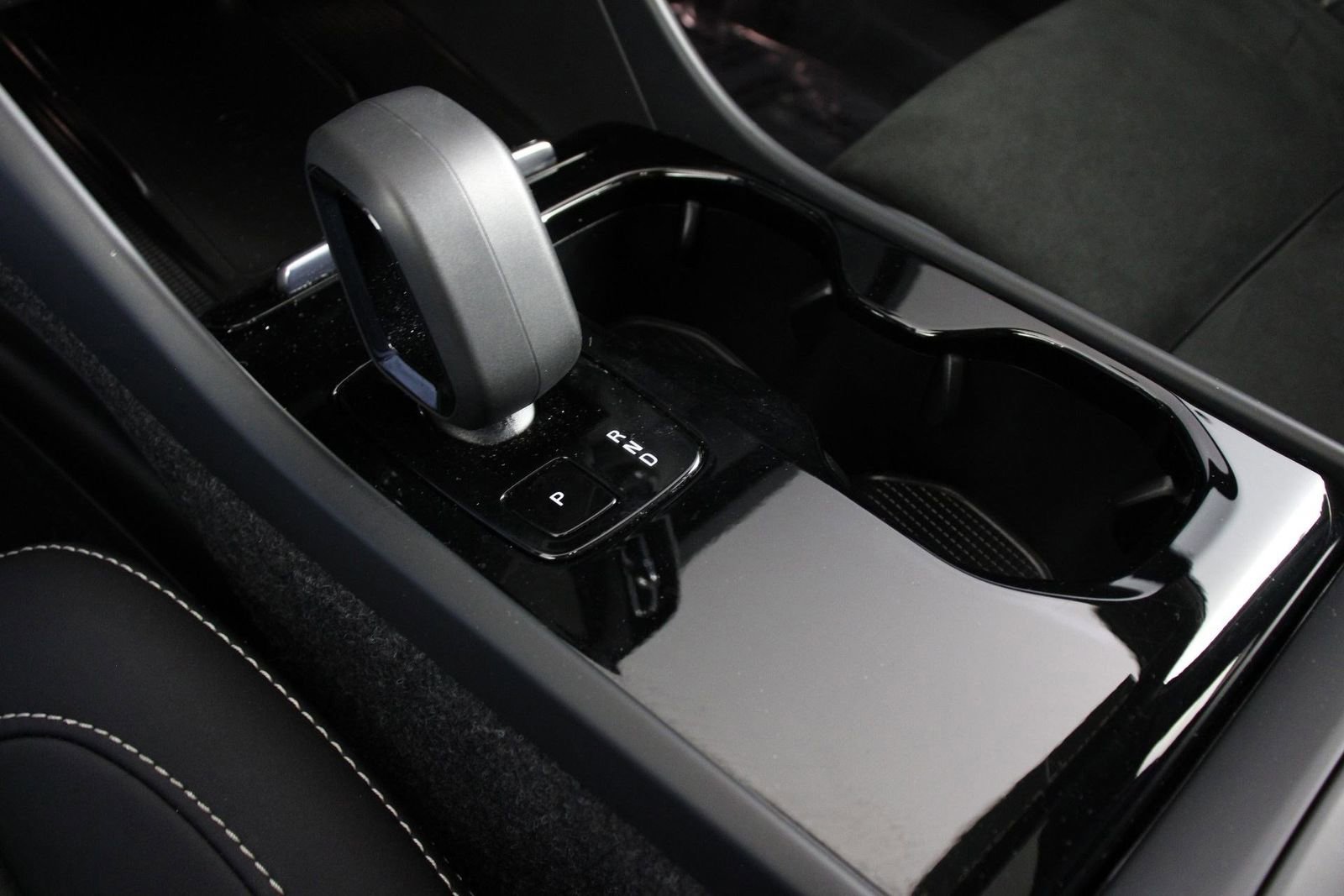 Used 2023 Volvo C40 P8 Recharge Plus AWD/4WD image 15