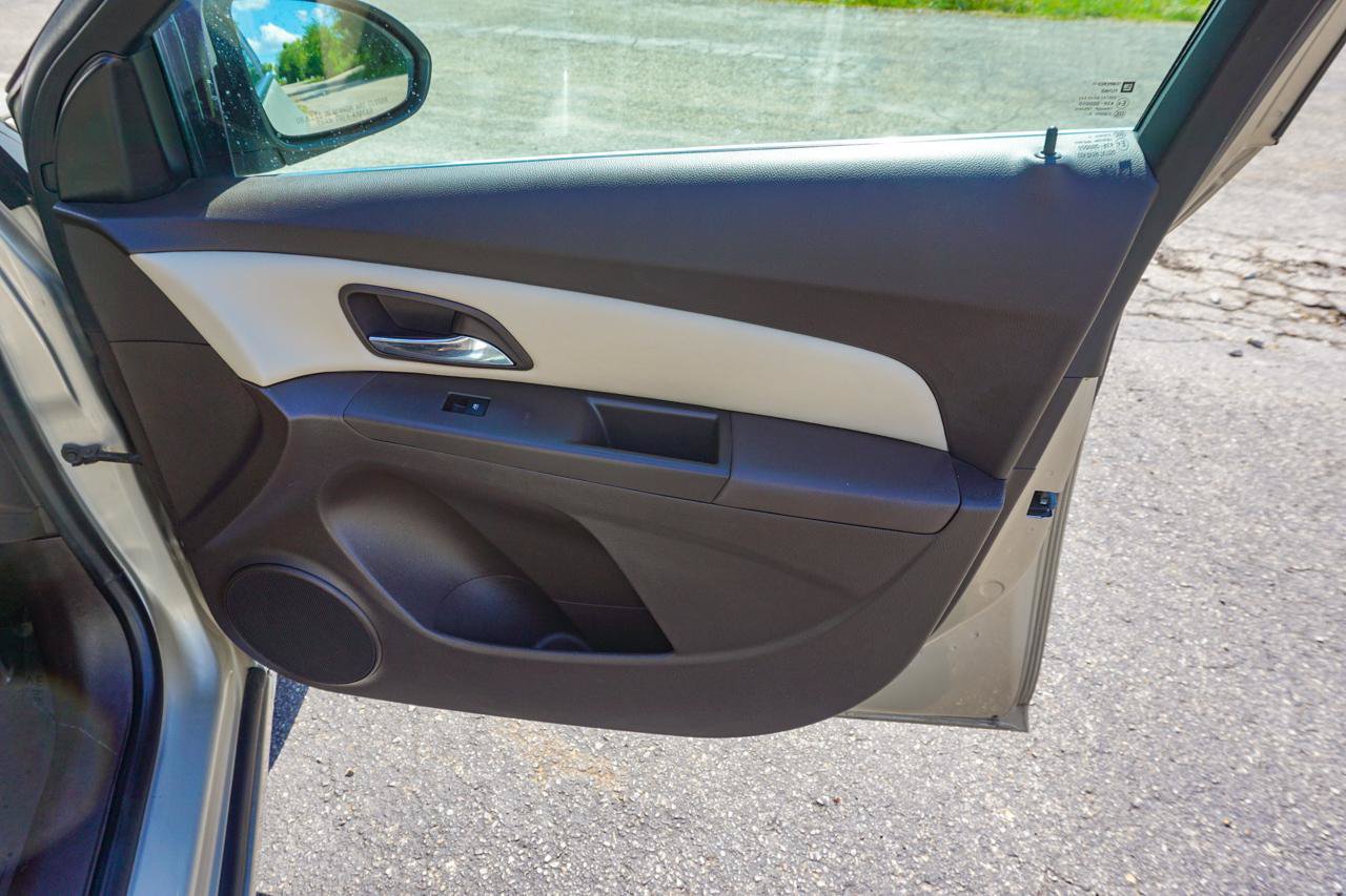 Used 2014 Chevrolet Cruze LT FWD image 27