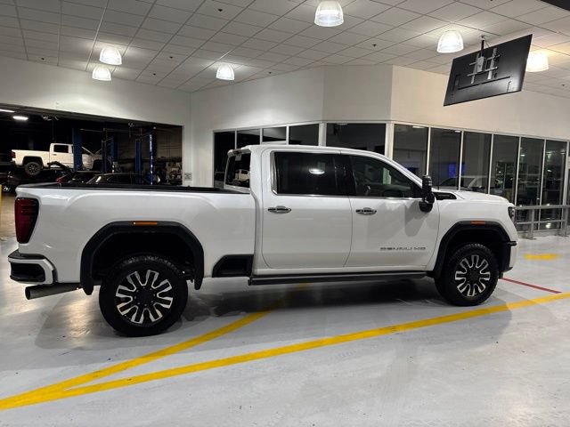 Used 2024 GMC Sierra 3500 Denali Ultimate AWD/4WD image 9