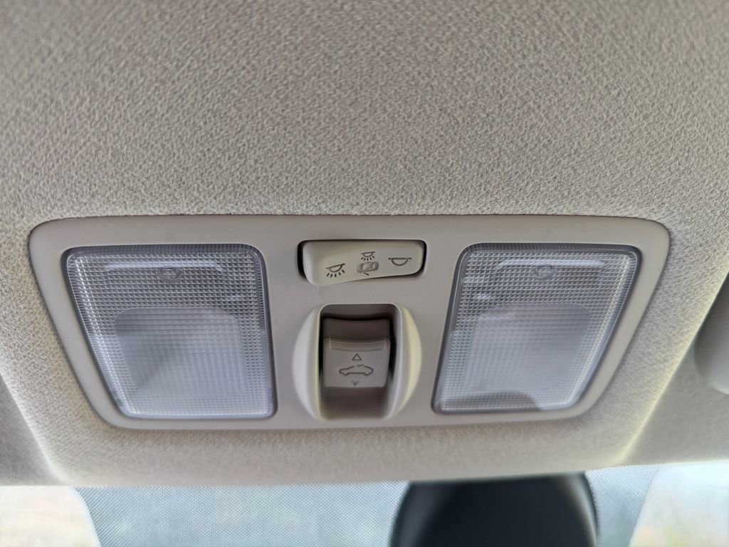 Certified 2022 Hyundai Venue SEL image 24