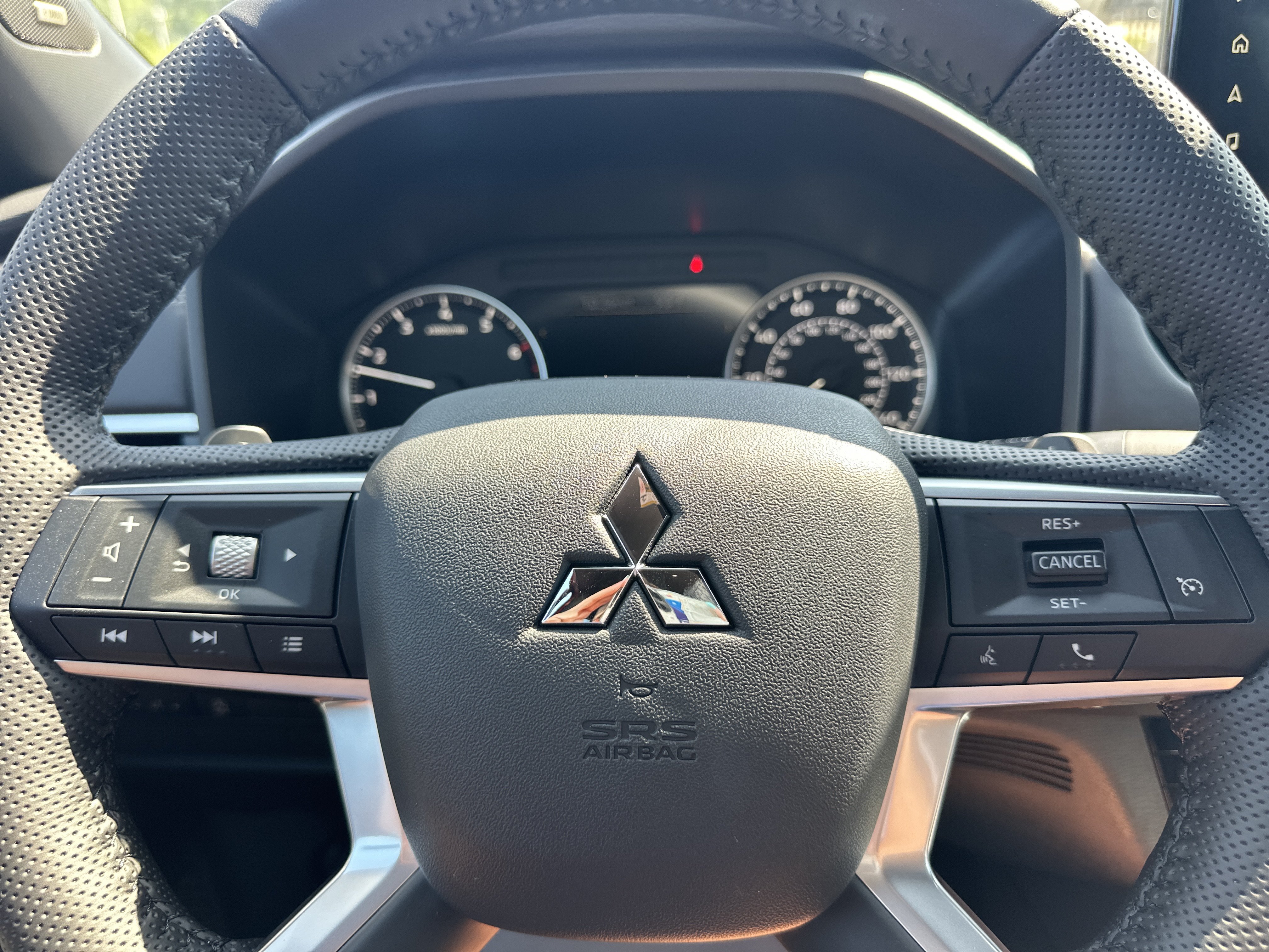 New 2026 Mitsubishi Outlander LE AWD/4WD image 12